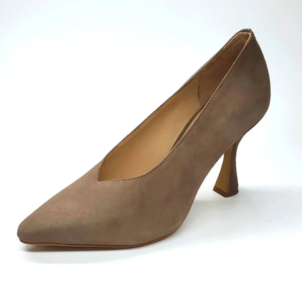 Vince Camuto ISHANI Tuscan Taupe True Suede Pumps NWT 6M
